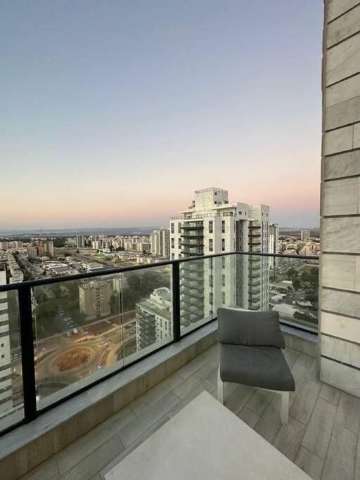 Elegant 3 Bedroom Ocean View Condo In Kiryat Yam Qiryat Yam Exteriör bild